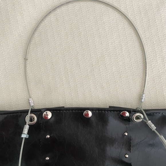 Handbag: funky industrial style design with cable handles and hardware details. - Picture 7 of 7